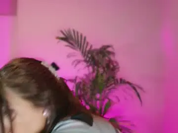 Divinelynn  live sex cam