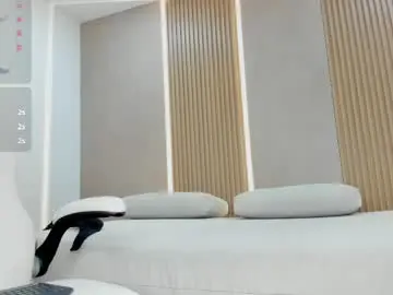 Emily_kovac  live sex cam