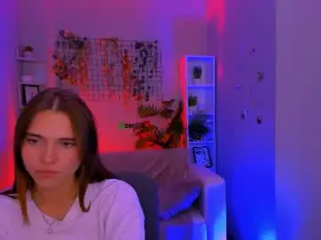 Vikkykisss  live sex cam