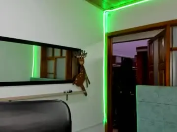 Aysha_winxx  live sex cam