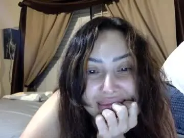 Londonmami  live sex cam