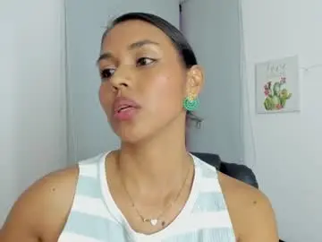 Naomy_foxx1  live sex cam