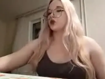 Nikitamobbs  live sex cam