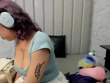 Alexafoxy18  live sex cam