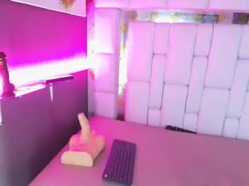 Saralondon13  live sex cam