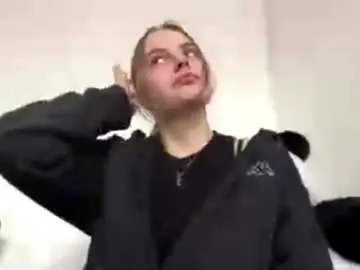 Joyceneubaum  live sex cam