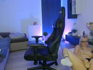 Zayaizback  live sex cam