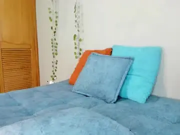 Bella_sstone  live sex cam