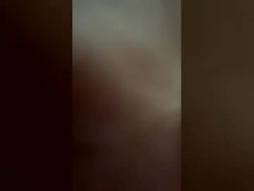 Curvyeasttease  live sex cam