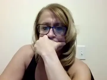 Diamondafterdark  live sex cam