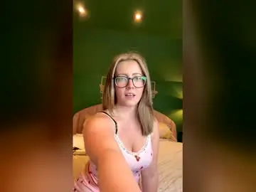Holly_hart_xx  live sex cam