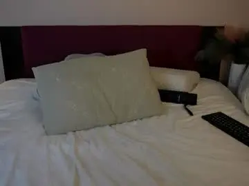 Holyyy_fuck  live sex cam