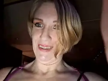 Kelli19851834  live sex cam