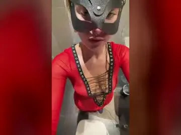 Linieee  live sex cam