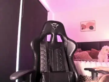 Seravonndee  live sex cam