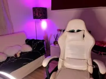 Seravonndee  live sex cam