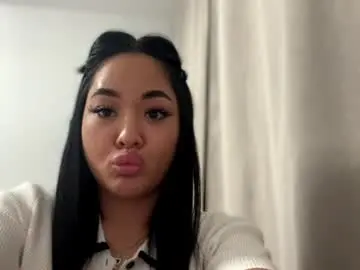 Ivanaaune  live sex cam