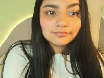 Nicollevsconttei  live sex cam