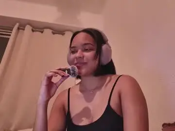 Walkingoncloudss  live sex cam