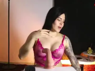 Yourtoybella  live sex cam