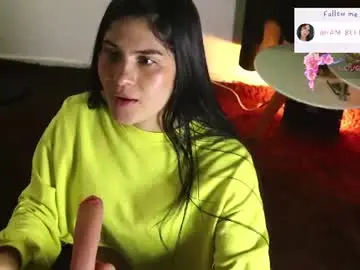 Yourtoybella  live sex cam