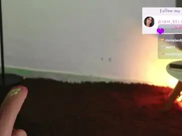 Yourtoybella  live sex cam