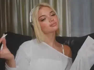 Suzannabarmes  live sex cam