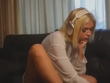 Suzannabarmes  live sex cam