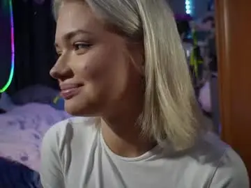 Suzannabarmes  live sex cam