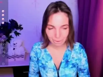 Kindhazelhere_  live sex cam