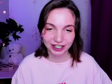 Kindhazelhere_  live sex cam