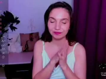 Kindhazelhere_  live sex cam