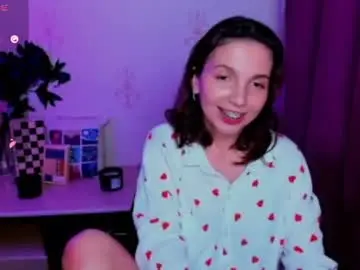 Kindhazelhere_  live sex cam