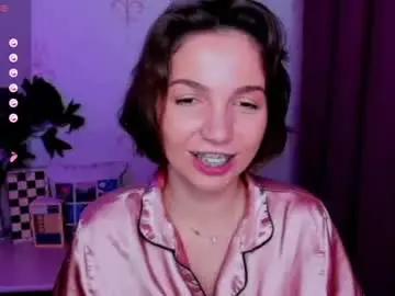 Kindhazelhere_  live sex cam