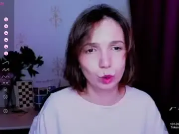 Kindhazelhere_  live sex cam