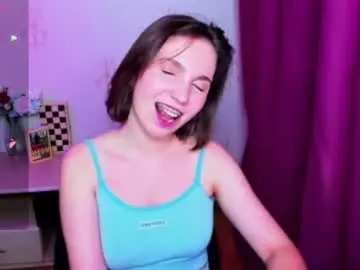 Kindhazelhere_  live sex cam