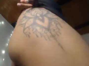 Naughtyhotsquirt  live sex cam