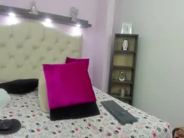 Lucy_sexy_18x  live sex cam