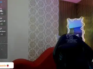 Strawberry_tay1  live sex cam