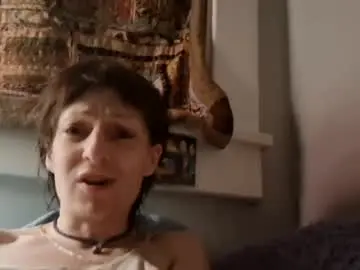Bushwitch  live sex cam