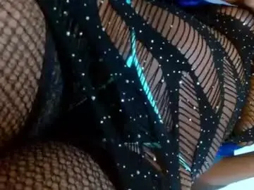 Hoot_emily  live sex cam