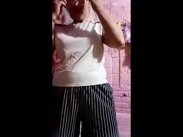 Mickye00  live sex cam