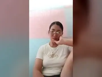 Mickye00  live sex cam