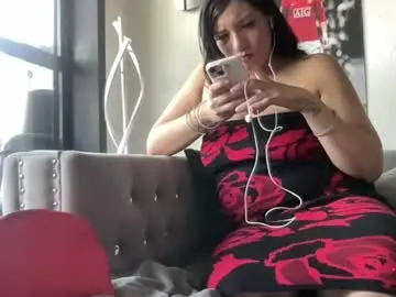 Suzyishellawet  live sex cam