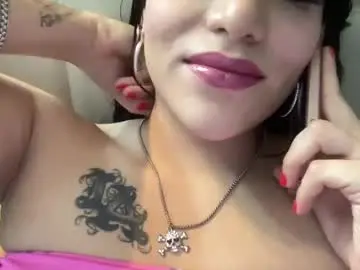 Suzyishellawet  live sex cam