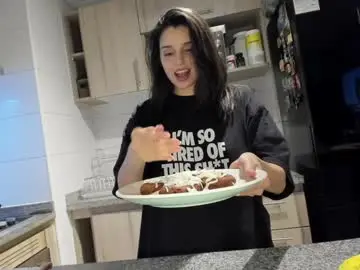 Yourfreakygirl  live sex cam