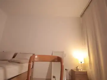 Gia_curly  live sex cam