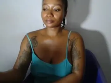 Juicyxpink  live sex cam