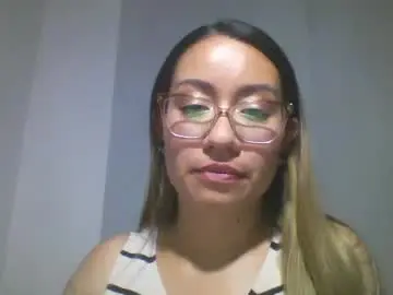 Morena_11  live sex cam