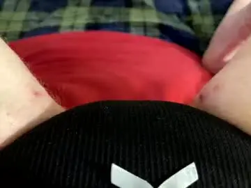 Mykittyneedsuu  live sex cam